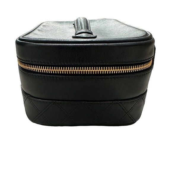CHANEL Black Calfskin Duo-tone Vanity Bag - Picture 3 of 9